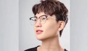 Kính phù hợp với nam mặt Kim cương